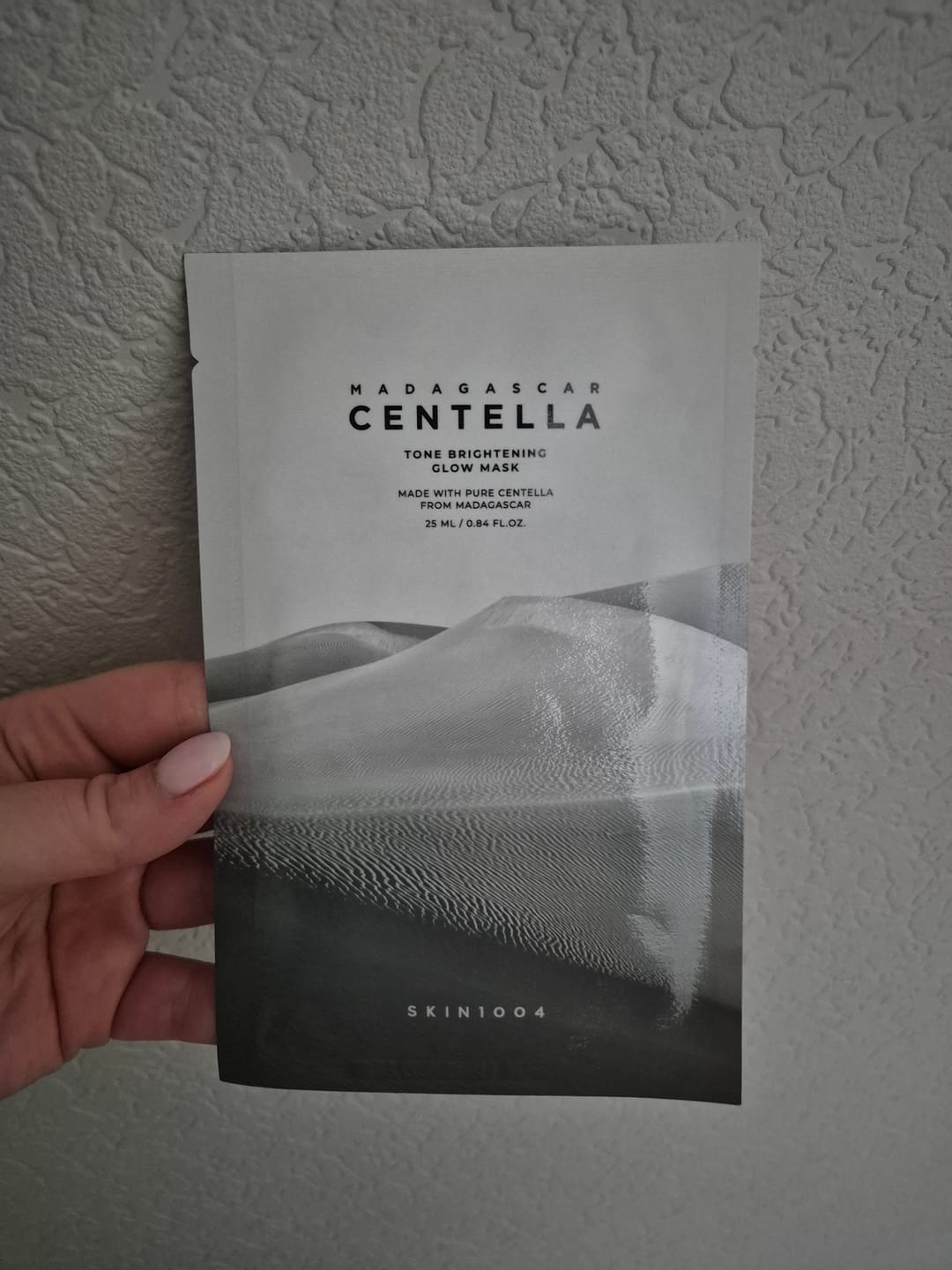 Customer photo review of Auduma maska ādas toņa izlīdzināšanai SKIN1004 Madagascar Centella Tone Brightening Glow Mask