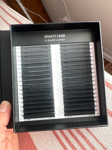 Customer photo review of Mixed U-Shape Lashes (36 rows)