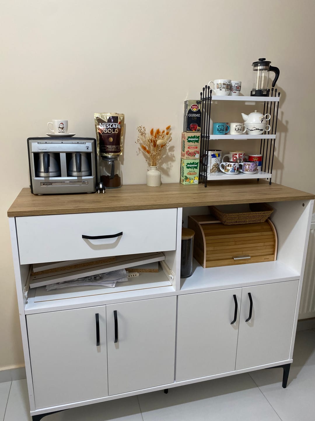 Customer photo review of Rani JE166 Kahve Köşesi Çok Amaçlı Dolap 4 Kapaklı 2 Çekmeceli Kiler Mutfak Dolabı Beyaz - Sepet Ceviz