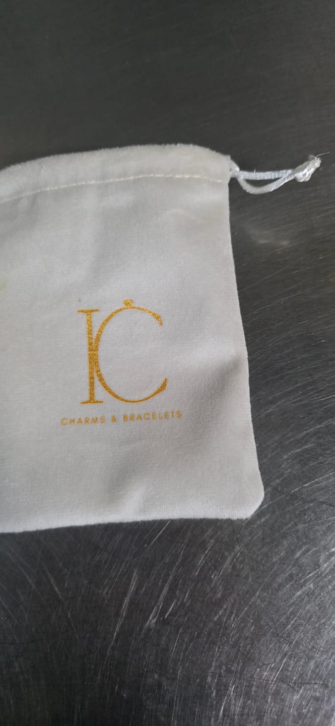 Customer photo review of Bolsa de Terciopelo