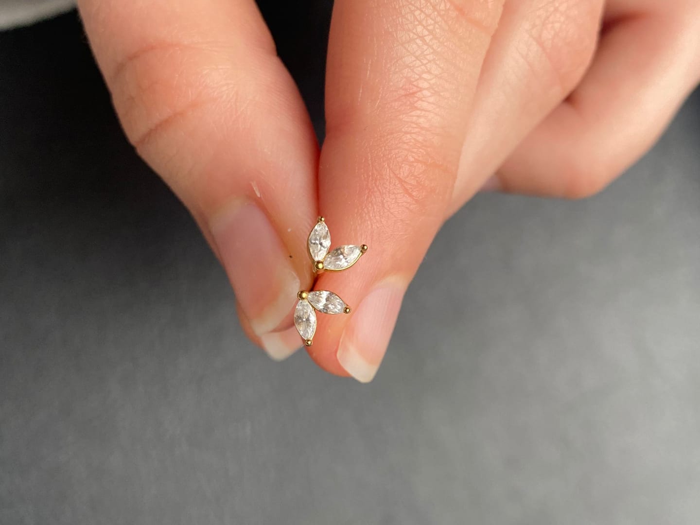 Customer photo review of VIVI. STUDS