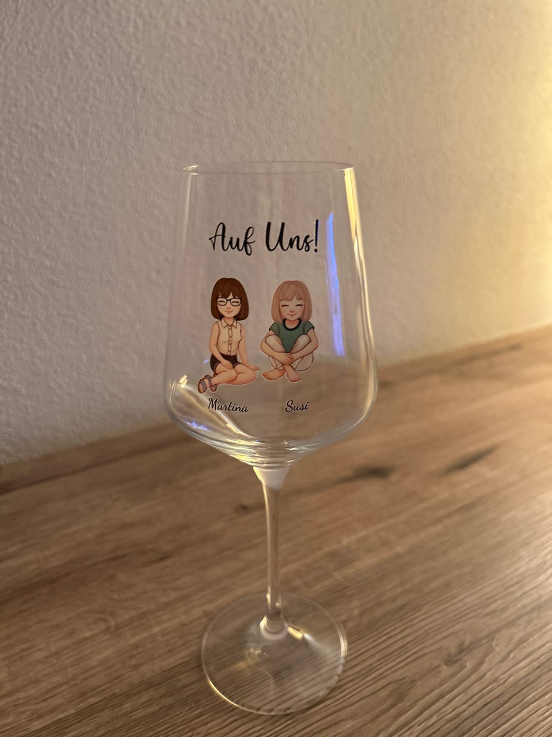 Customer photo review of Auf uns - Personalisiertes Weinglas für beste Freundinnen