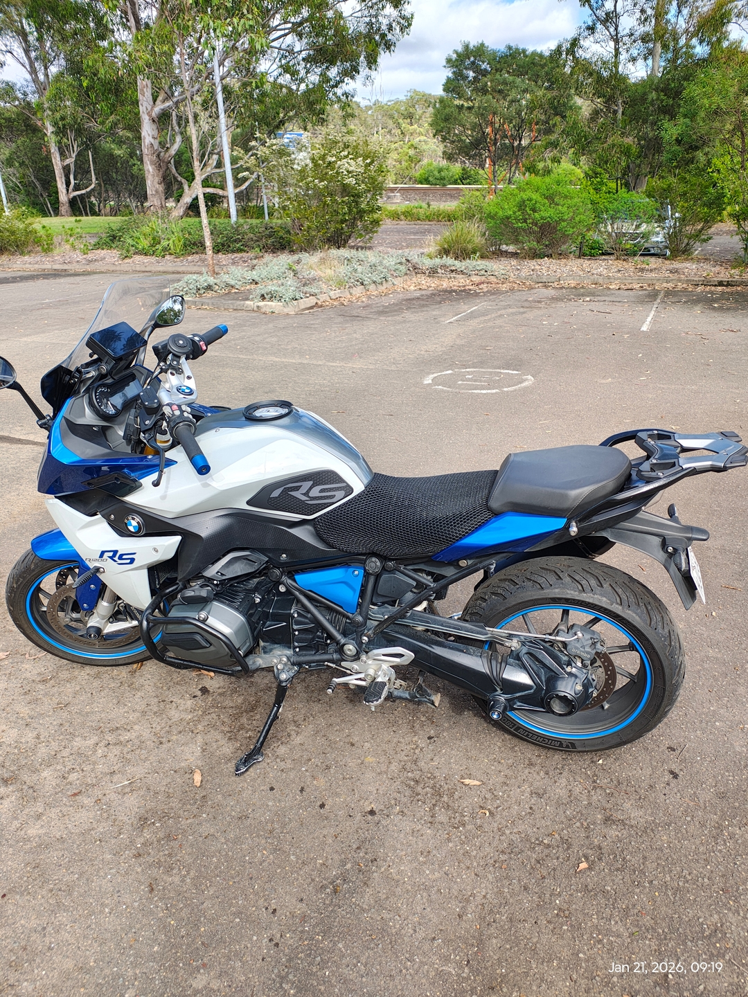 Wind Rider mesh seat cover on a BMW R 1200 RS