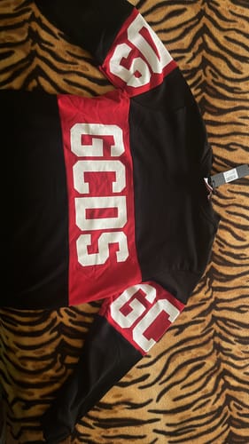 Recensione con foto di un cliente su Felpa girocollo con logo a fascia GCDS