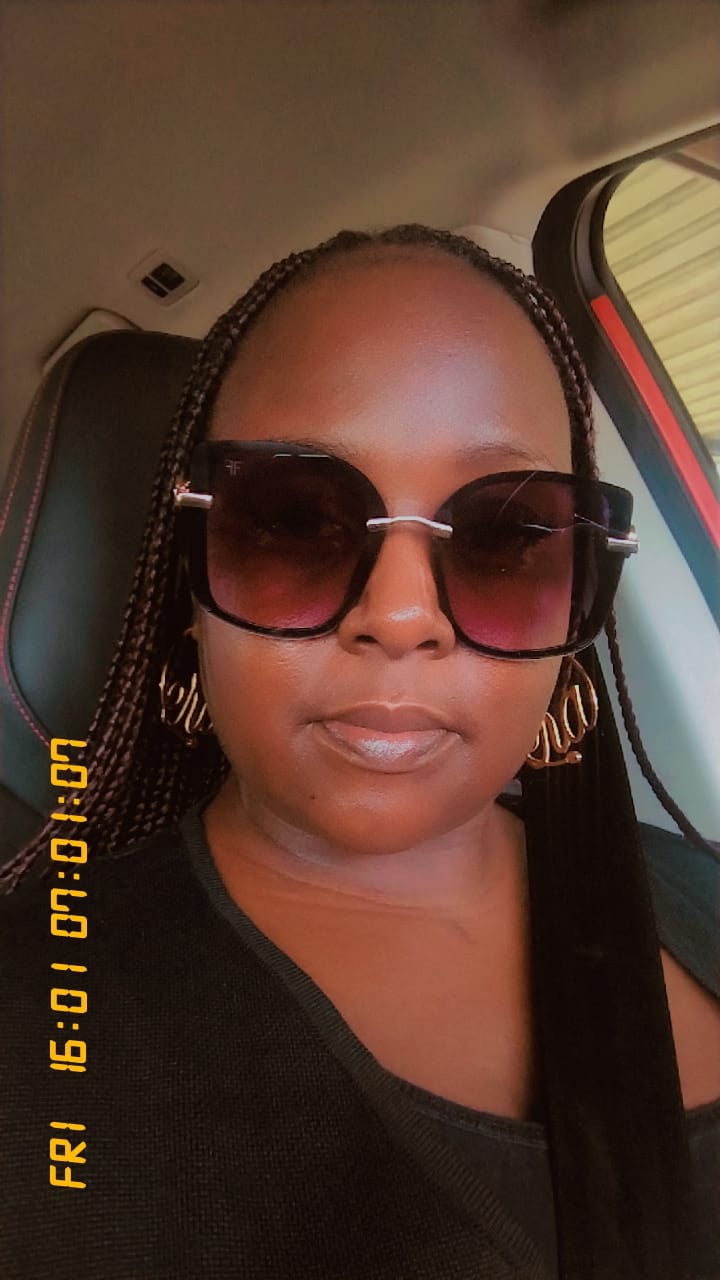 Customer photo review of Gold Era Drop Hoops