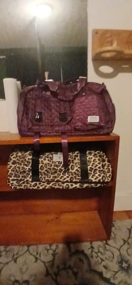 Customer photo review of Leopard Printing Travel Bag, Large Capacity Sports Gym Bag With Independent Shoe Compartment, Weekend overnight Duffel Bag