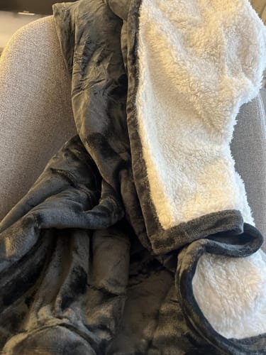Customer photo review of Cozy Co. Robes
