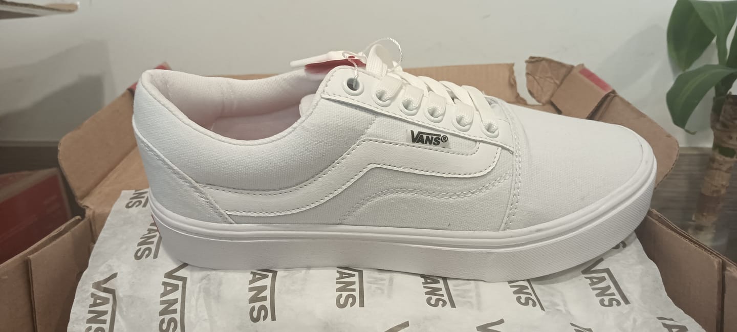 Customer photo review of Tenis 175 Choclo Blanco Total