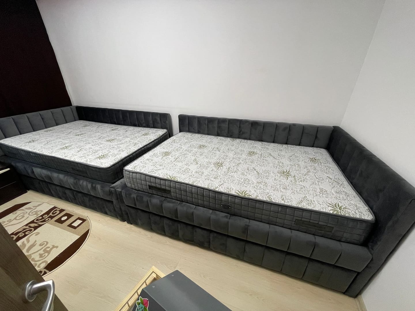 Customer photo review of Pat ALFIE 120x200, stofa catifelata gri - Bluvel 14, cu somiera si corp aditional