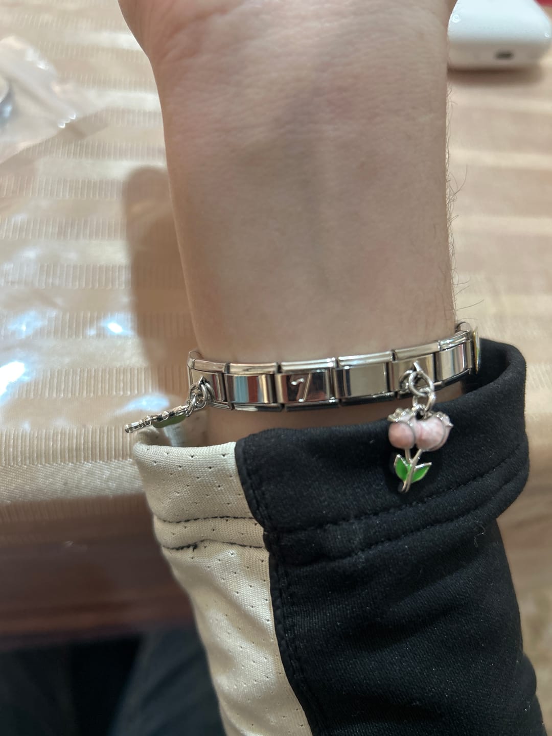 Customer photo review of Charm Número 7