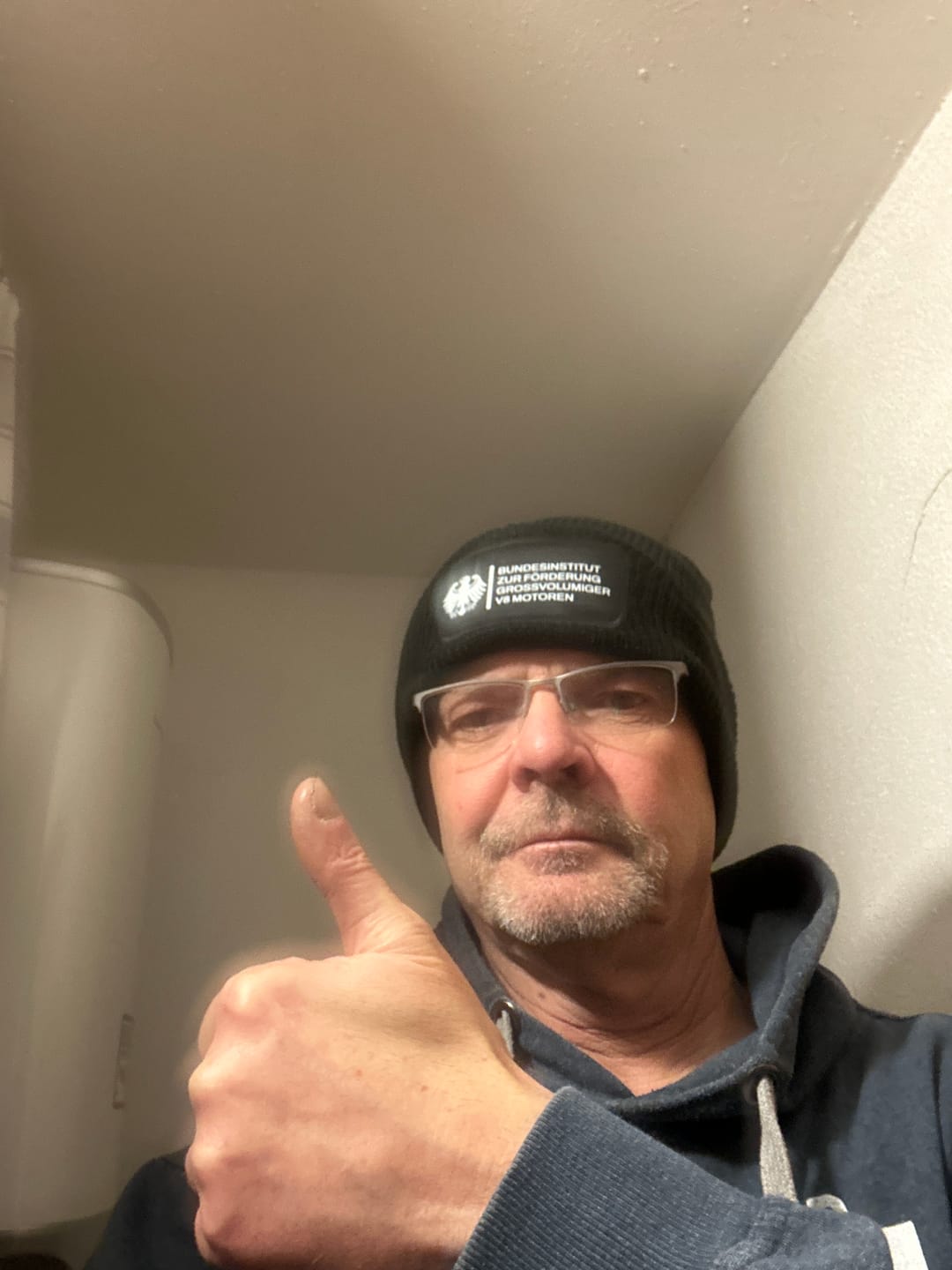 Customer photo review of Bundesinstitut V8 Beanie