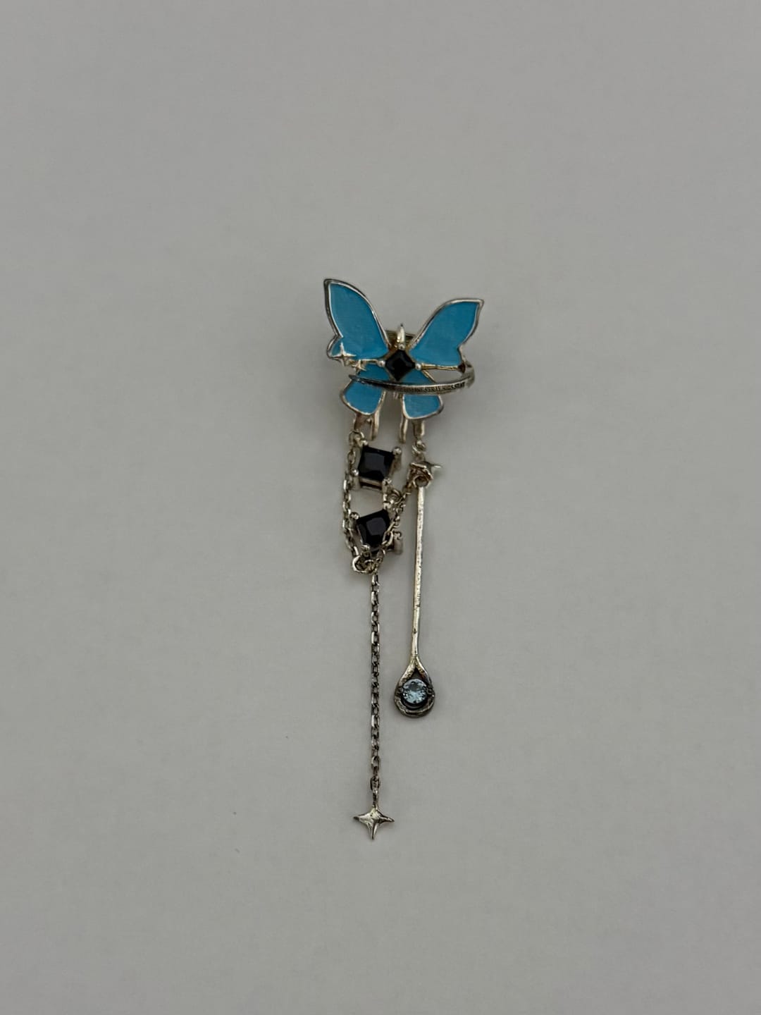 Customer photo review of SKZ Lose My Breath earcuff