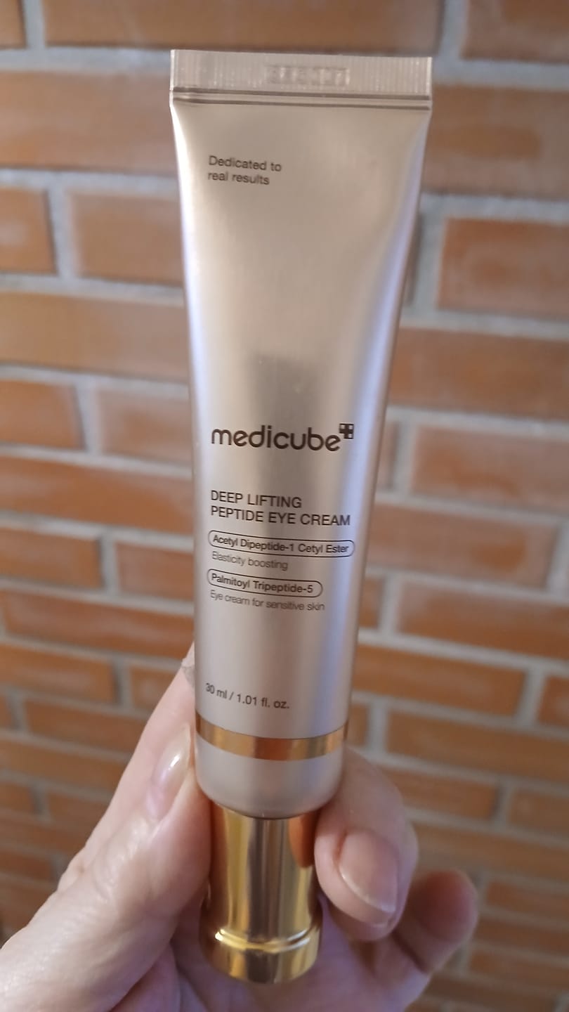 Customer photo review of Krēms ādai ap acīm un sejai Medicube Deep Lifting Peptide Eye Cream For Face