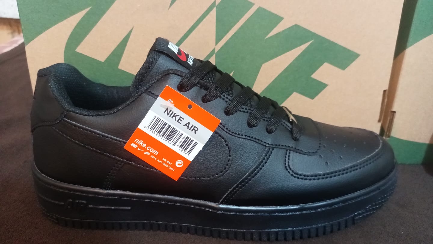 Customer photo review of Tenis 270 Negro Total