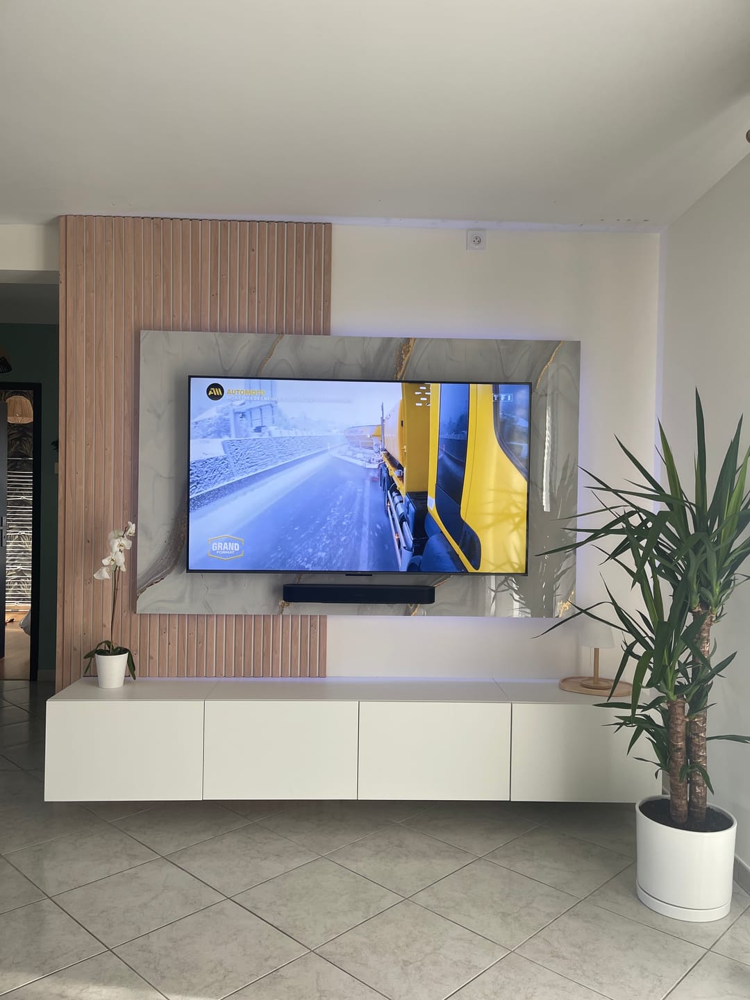 Customer photo review of Panneau Mural PVC Effet Marbre Doré – Étanche et facile à poser