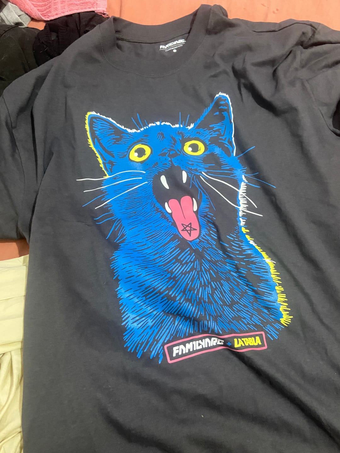 Customer photo review of Remera Familyarg Eh! Gato Supersized Gris Topo