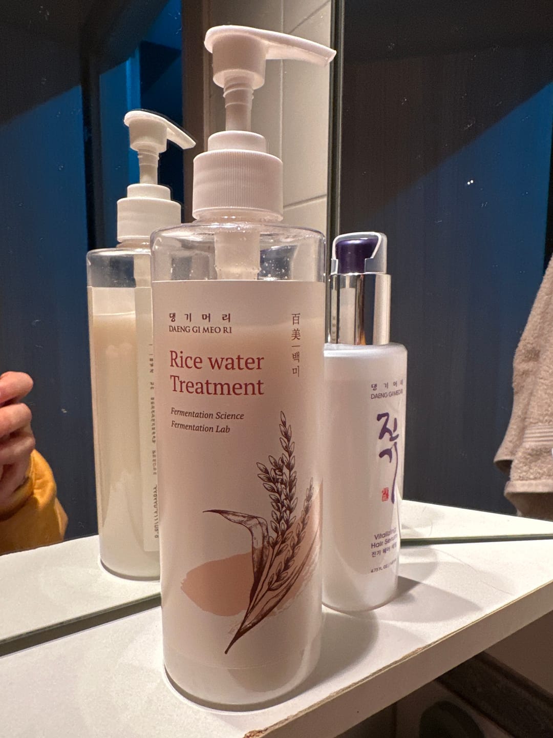 Customer photo review of Изглаждащ балсам за увредена и хвърчаща коса DOORI Перлен блясък Rice Water Treatment