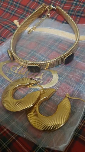 Customer photo review of Collier Anubi