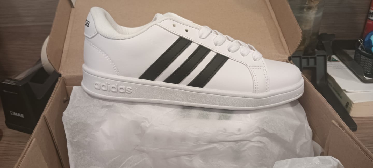 Customer photo review of Tenis Neo Grand Court Blanco Negro
