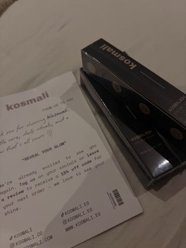 Customer photo review of KosmaLash® | Sérum Crecimiento & Anticaída