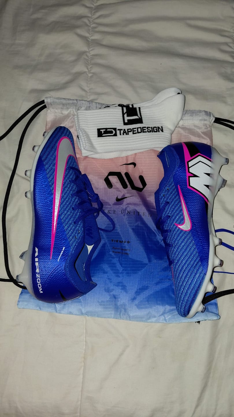 Customer photo review of Mercurial Vapor 16 AG Attack Pack - Bleu/Argent/Rose