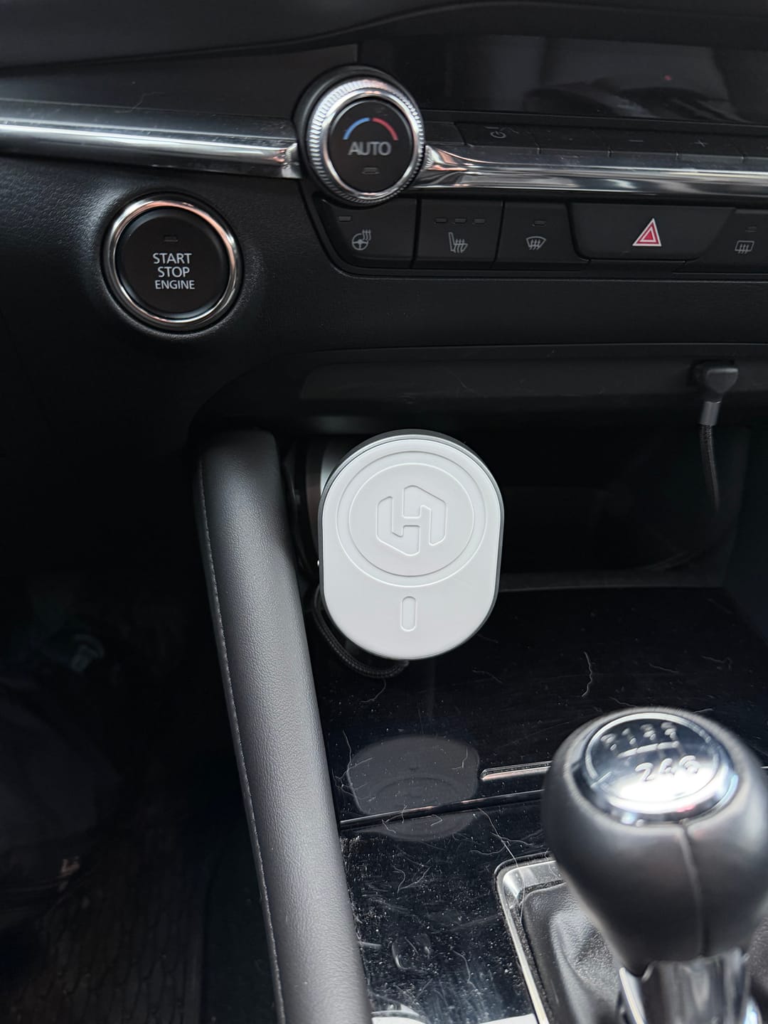 Customer photo review of HexaCharge MagSafe Car Mount with Wireless CarPlay & Android Auto