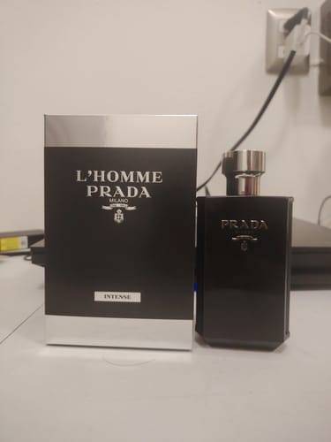Reseña con foto de un cliente sobre Perfume Prada L'Homme Intense 100ml EDP