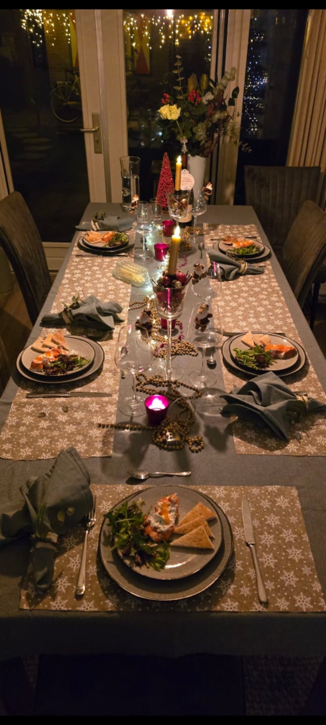 Customer photo review of Cookinglife Serviesset Nola Warm Grey 18-delig / 6 personen - 6 dinerborden, 6 ontbijtborden en 6 kommen