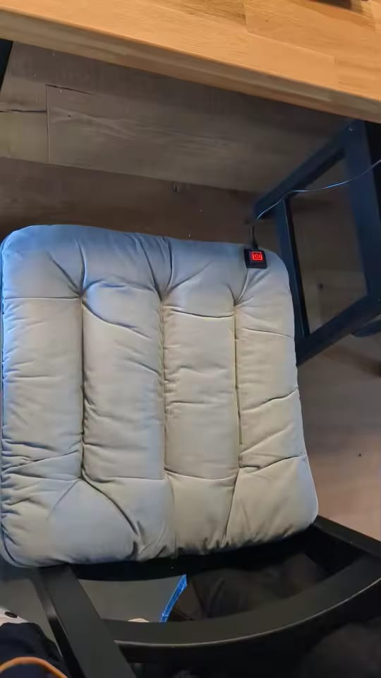 Customer photo review of USB Beheiztes Sitzkissen 45cm – Heizmatte für Büro, Auto & Tier