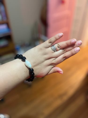 Customer photo review of Pulsera Midnight Queen