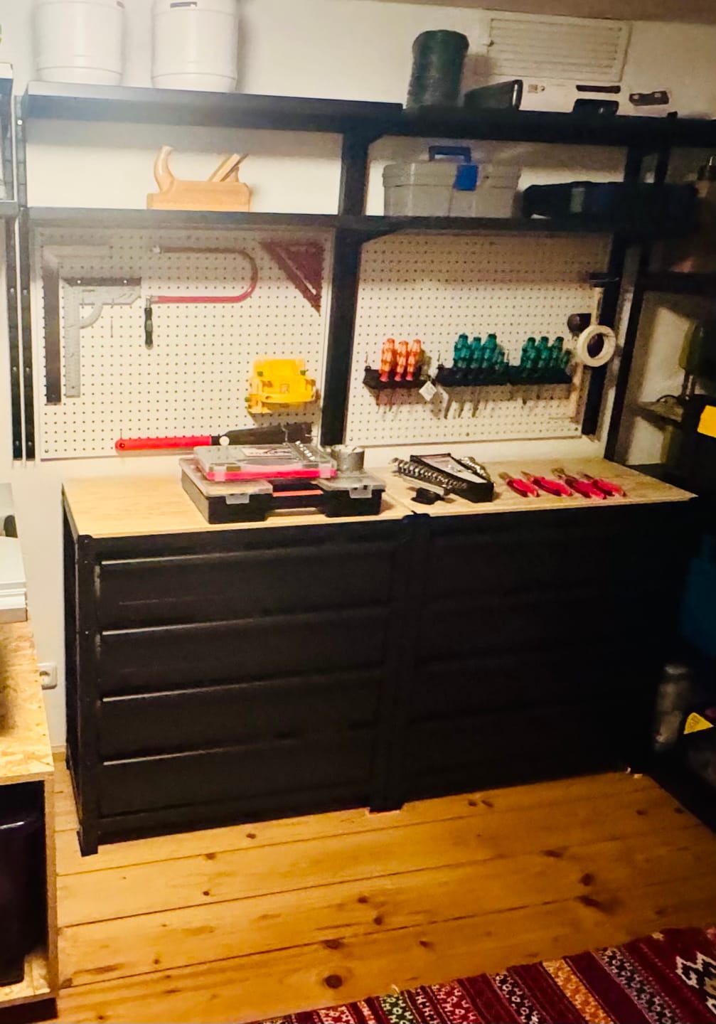 Customer photo review of Midi Werkzeugwand aus Holz - 100 x 60 x 0,5 cm - Lochung Ø7 mm Abstand 25,4 mm - MDF weiß lackiert