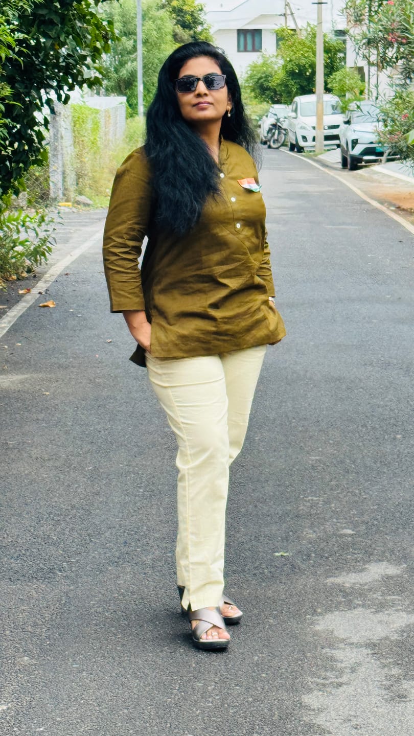 Customer photo review of Women Olive Green Airy Linen Short Kurta