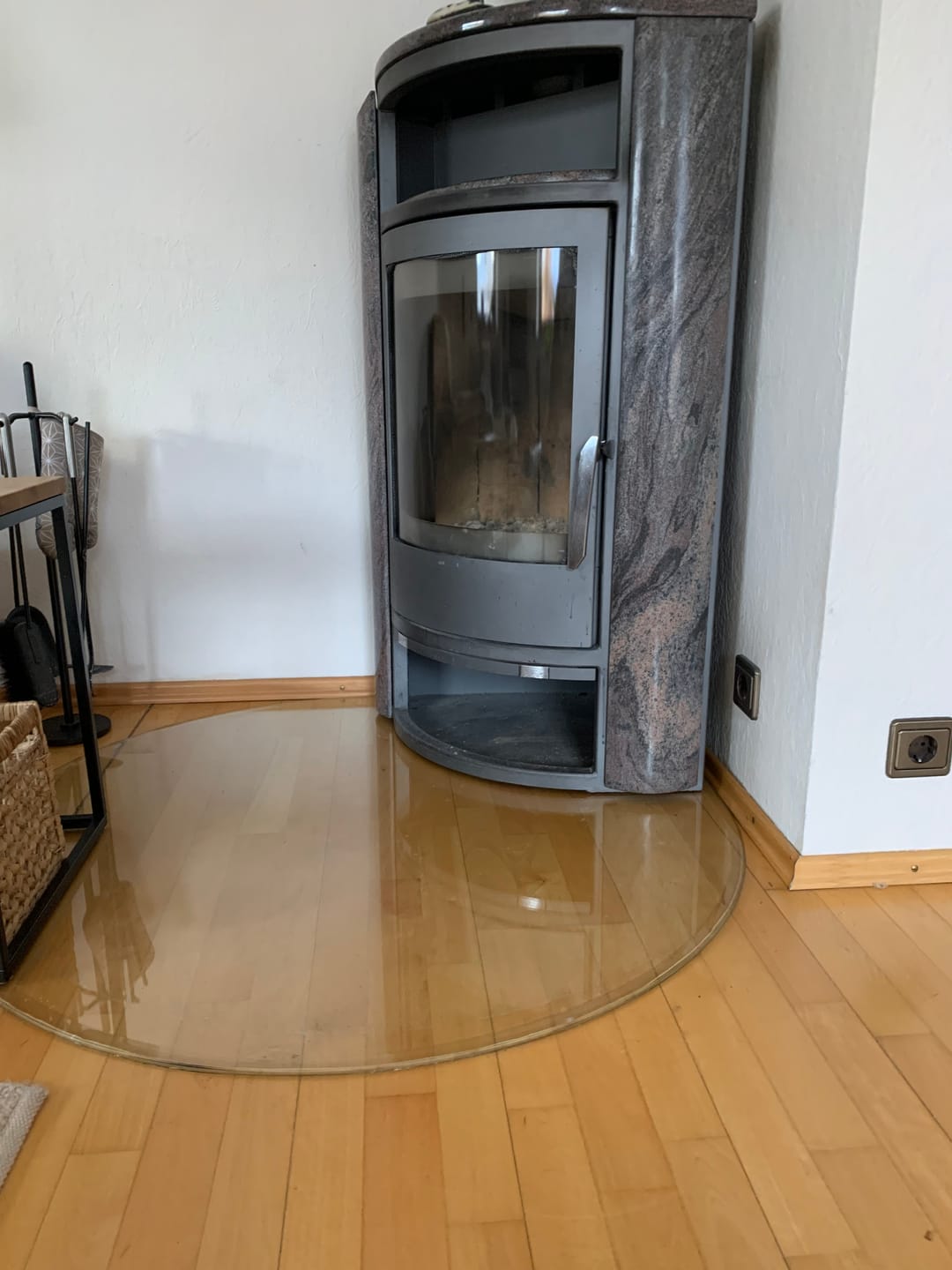 Customer photo review of Glasplatte Kamin, Funkenschutzplatte Glas für Kaminofen - Tropfenbogen