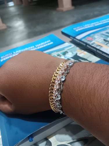 Customer photo review of Ariana Heart Bracelet