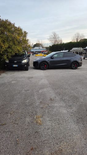 Customer photo review of Brake Caliper Covers (4Pcs) for Tesla Model Y Juniper 2025+