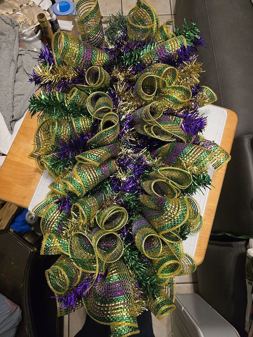 Customer photo review of 30 Inch Green Teardrop Swag, 70 Tips