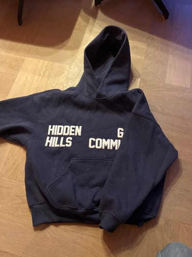 Customer photo review of GATED COMMUNITY HOODIE FUTURE DUSK