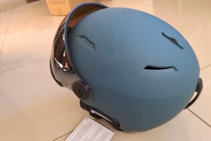 Customer photo review of Premium Skihelm mit integriertem Visier – Warm & Stoßfest