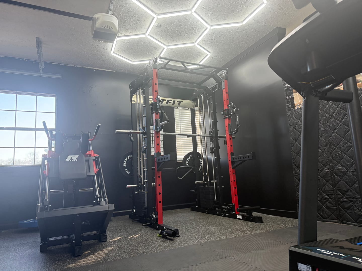 Customer photo review of RitFit M2 Multi-Functional Modular Home Gym Smith Machine Tailored to All Fitness Levels