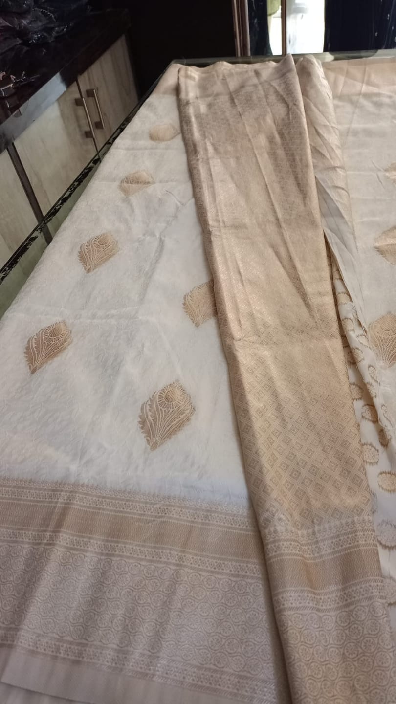 Customer photo review of Blossom Cream Banarasi Handloom Silk Saree