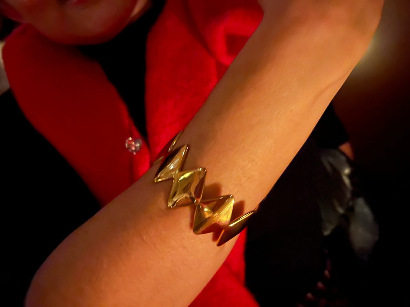 Customer photo review of NEW | Edgy Gold Bracelet designed by Rebeca Sá