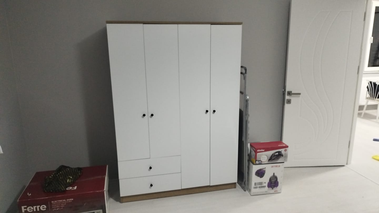 Customer photo review of Rani BA108 Geniş Gardırop Elbise Dolabı 4 Kapaklı 2 Çekmeceli 1 Raflı 2 Askılı Sepet Ceviz - Beyaz