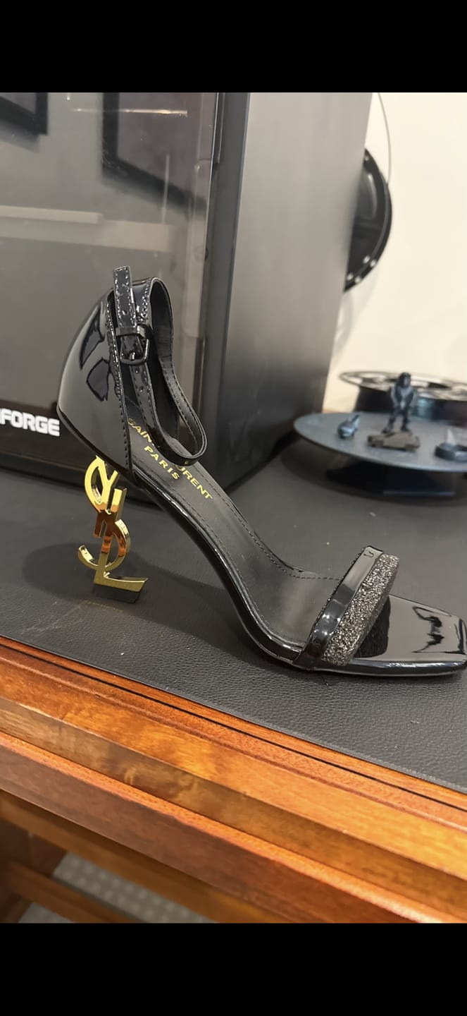 Customer photo review of SISY | HIGH HEELS
