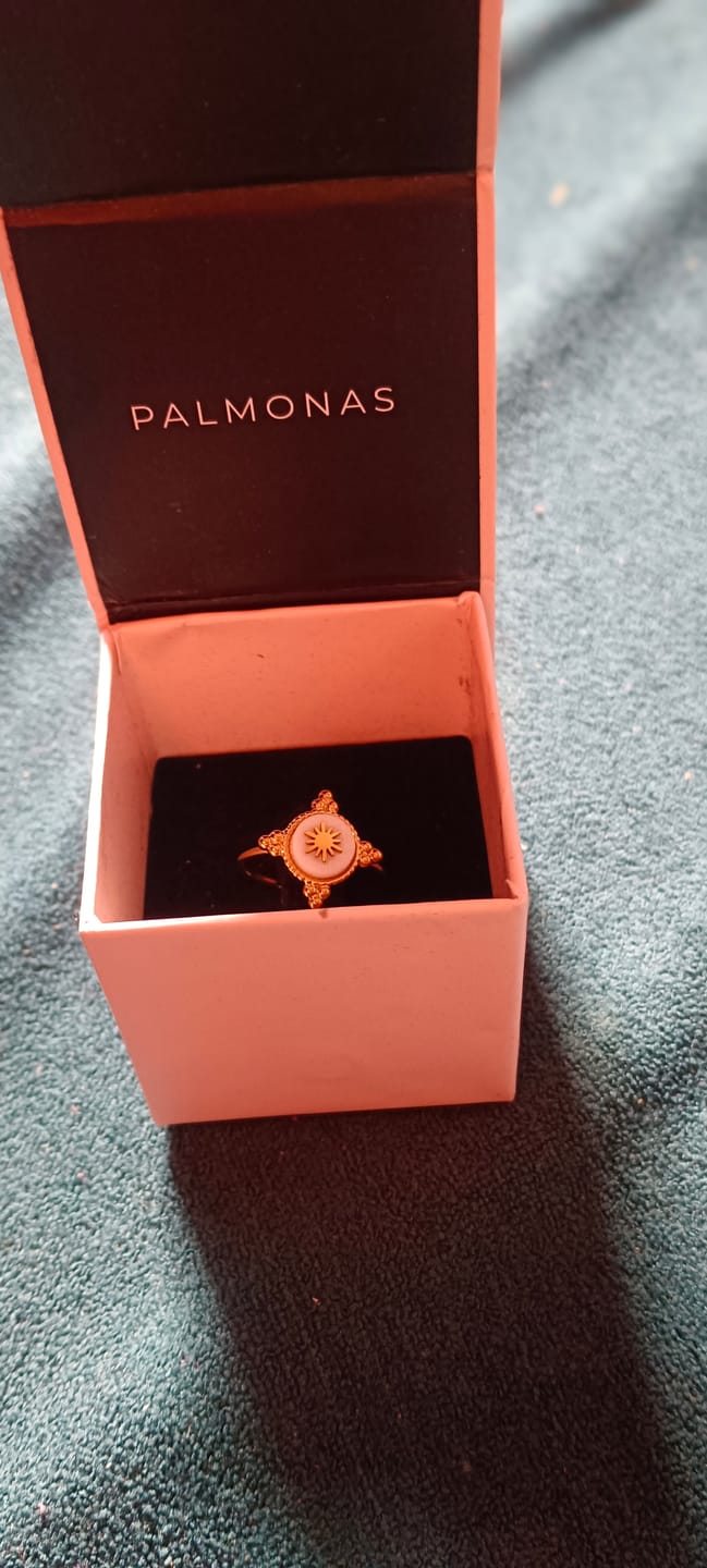 Customer photo review of Golden Snowflake Vintage Ring