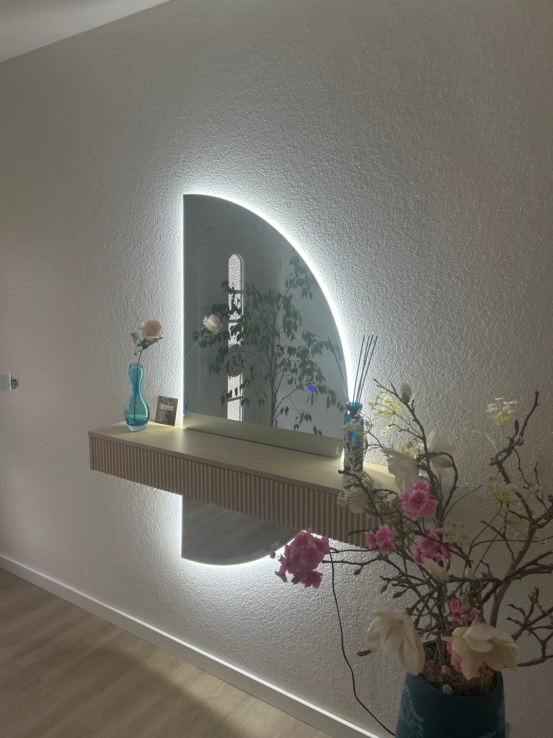 Customer photo review of BERGEN – Halfronde Spiegelkast Sand Beige