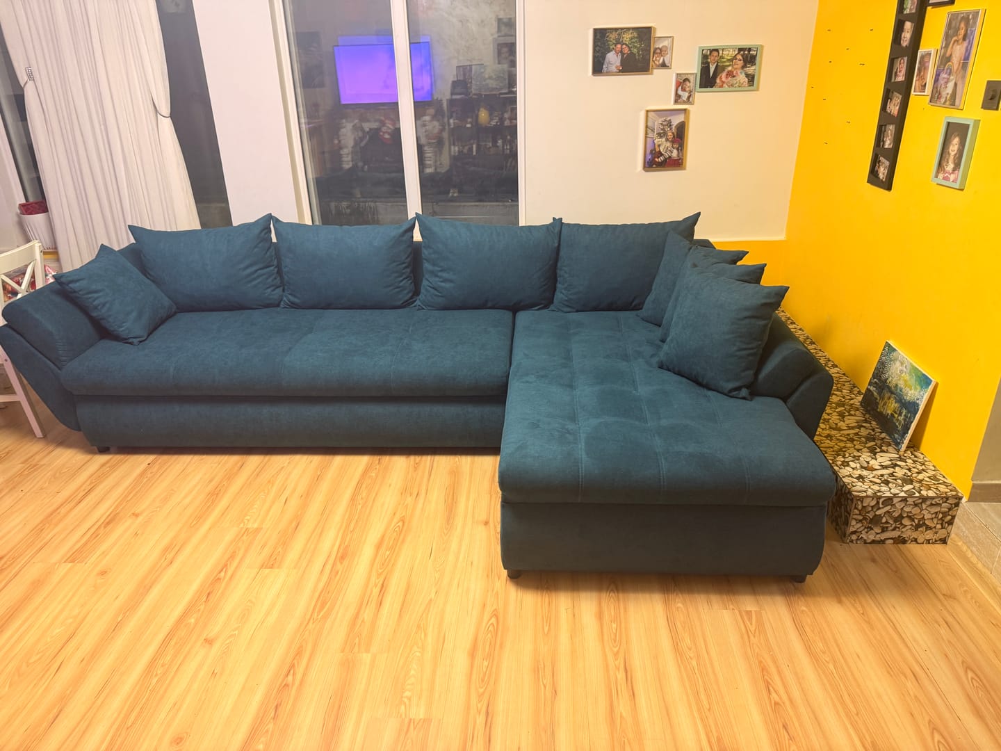 Customer photo review of Colțar extensibil dumonde cu ladă de depozitare si sezut confortabil din spuma HR, Loana XL Enjoy Petrol II 335x185 cm