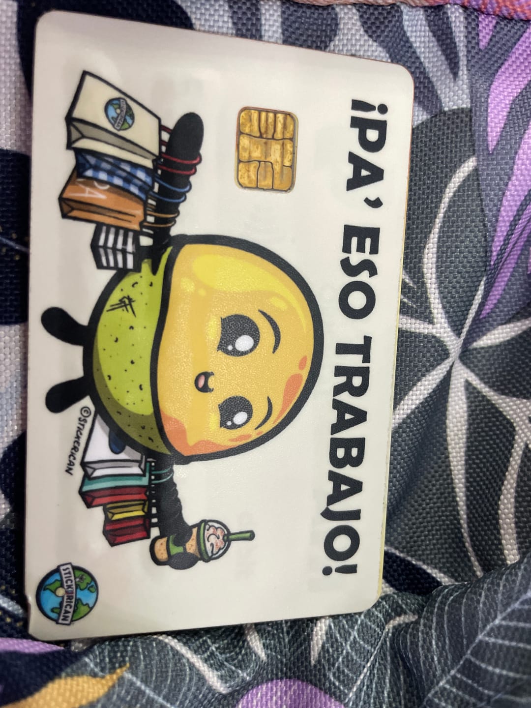 Customer photo review of Pa’ Eso Trabajo - Sticker para Tarjeta de Crédito