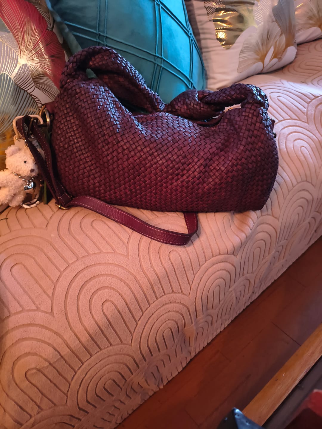 Customer photo review of Cartera Tejida Cuero Granate