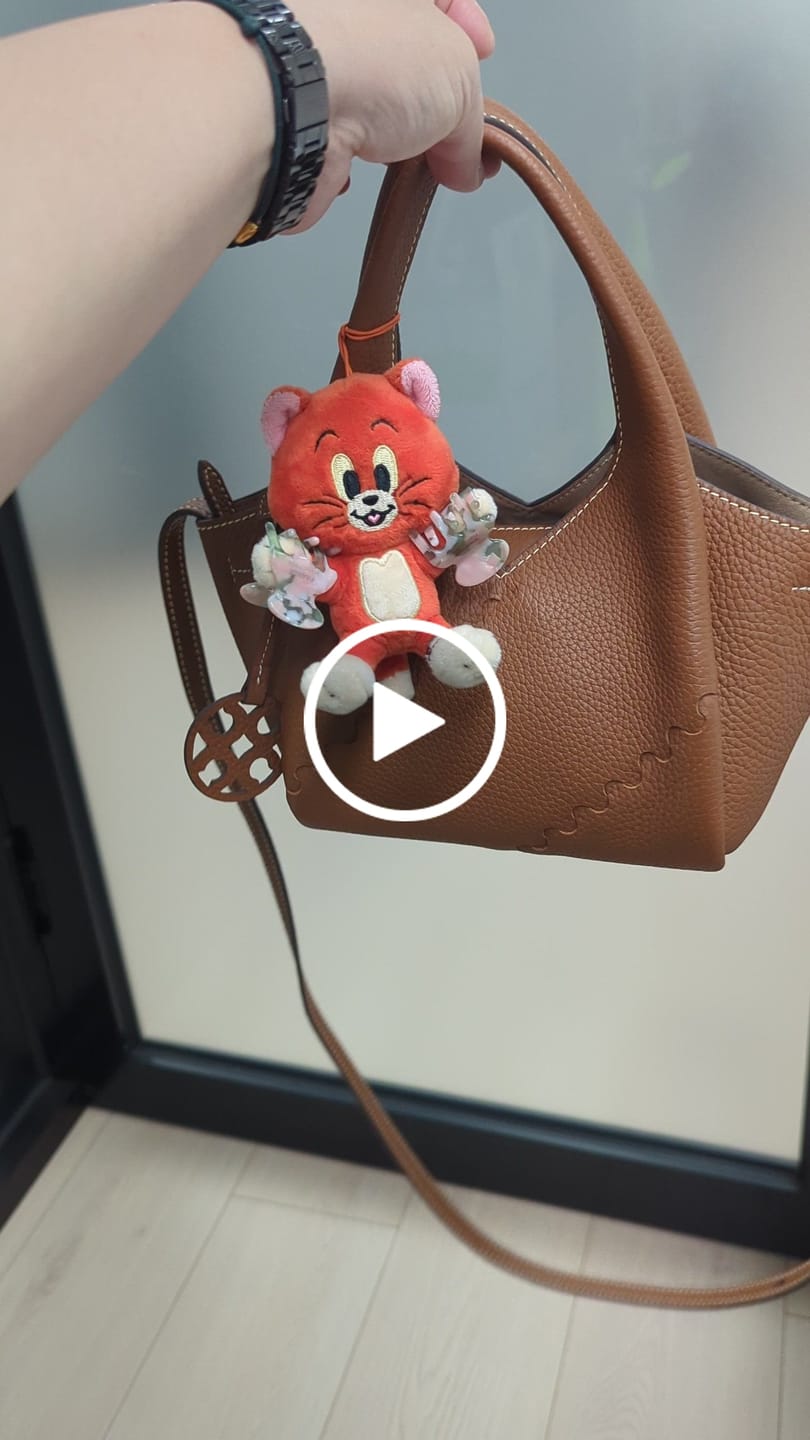 Customer video review of Everyday Urban Tote - Brown