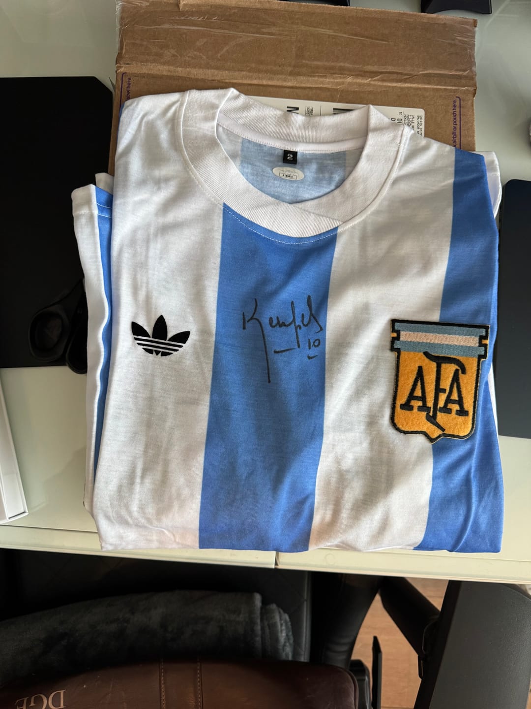 Customer photo review of Mario Kempes - Jersey Firmado Argentina